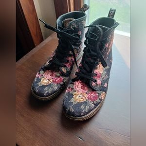 Dr. Martens Sheridan Soft Victorian Boot 7